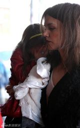 幻灯图：苏瑞庆祝4岁生日 挤眉弄眼做鬼脸