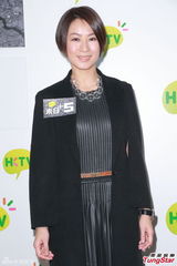 组图：黄芷晴望母亲节前出院 姜皓文慰问黄日华