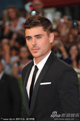 组图：《不顾一切》首映 埃夫隆帅气编剧美背抢镜