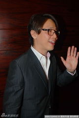 幻灯图：韩雨芹嫁豪门上海再摆酒 向张国立夫妇敬茶