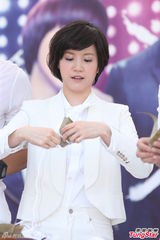 组图：汪东城蔡旻佑台北为电视原声带签唱