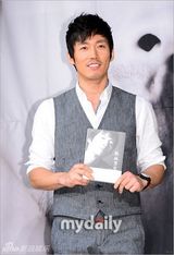 组图：韩星张赫出自传《热血男儿》 出席宣传