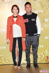 组图：香港电视办圣诞派对 王维基招揽亚视弃将