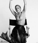 组图：Gaga新MV再出怪造型 穿鱼鳞抹胸变美人鱼