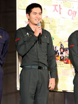 高清图：韩国演艺士兵演唱会 KARA和f(x)到场助兴