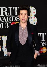 组图：2013全英音乐奖男星帅气亮相红毯