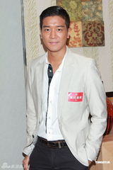 组图：钟嘉欣新剧演绎警花 叶翠翠否认韦家雄追求