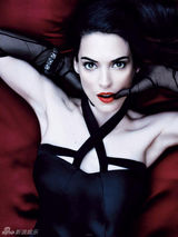 组图：薇诺娜赖德魅惑大片曝光 秀乳沟红唇娇艳
