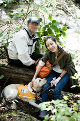 组图：韩智敏携动物拍现场照 温柔抚摸小鹿