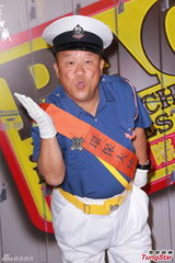 组图：香港演艺协会校服派对 女星制服诱惑