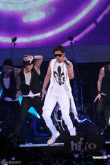 组图：Hit FM流行音乐颁奖礼开锣 罗志祥率舞群开场