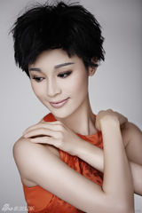 组图：石小群古灵精怪生日写真传递正能量