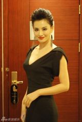 组图：莫小棋电影节优雅绽放 新作挑战传统收获幸福