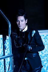 组图：丁子峻冷峻大片展腹黑神秘感