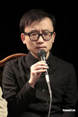 幻灯图：《人山人海》开机 小陶虹复出携手陈建斌