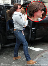 组图：汤姆-克鲁斯一家逛超市 阿汤哥疑被晒伤