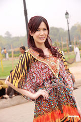 幻灯图：候选港姐印度拍外景 水土不服状态不佳 