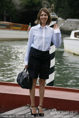 高清图组：《在某处》亮相 童星艾丽-范宁可爱登台