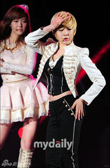 组图：少女时代等出演韩国综合频道开台庆祝音乐会