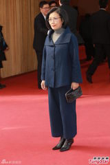 组图：方逸华跪拜邵逸夫 刘德华张学友致祭