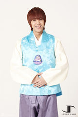 组图：韩团MBLAQ等携众星穿韩服送新年祝福