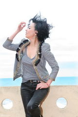 组图：刘嘉玲威尼斯沐海风 身材容颜依如往昔