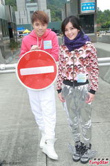 组图：阿Sa(蔡卓妍)否认陈伟霆送房 张敬轩为话剧露股