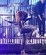 组图：Rudimental乐队激情表演最佳年度歌曲