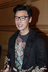 组图：《东成西就》深圳宣传 黄奕白发造型亮相