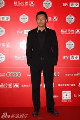 幻灯集：时尚盛典颁奖众星云集 不惧严寒斗礼服