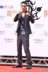 组图：陈怡蓉演风骚老板娘 王阳明开镜汗如雨下