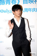 幻灯图：吴奇隆监制网络剧 黑脸拒谈婚姻问题