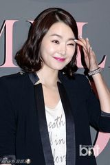 组图：李钟硕2AM瑟雍等帅气出席戴妃摄影发布会