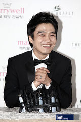 组图：韩国笑星赵志勋大婚 HAHA献歌众星祝贺