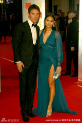 幻灯图集：英国奥斯卡红毯 温丝莱特艳压群芳