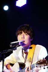 组图：刘承宇出席出道专辑发布尽显可爱魅力