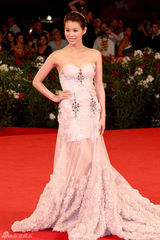 组图：杜琪峰《夺命金》首映 胡杏儿长裙华丽