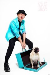 组图：包贝尔搞怪逗萌狗 无交流自成风格