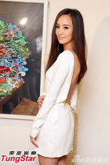 组图：关颖白洋装秀性感美背 甜蜜宣布婚期