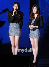 组图：韩女子组合Davichi开唱 T-ara等做嘉宾助阵