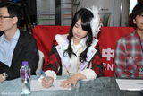 组图：日本组合AKB48成员香港会歌迷热情亲民