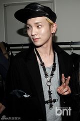 组图：missA等助阵时装周 金宇彬走秀变吸血鬼