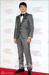 组图：MBC演技大赏女星性感 曹承佑获大奖