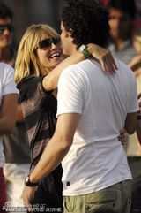 组图：超模海蒂-克鲁姆被曝离婚 昔日甜蜜照回顾