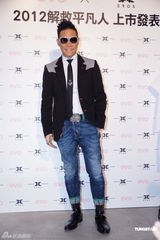 组图：苏永康3月底台北开唱 把自己当礼物送女友