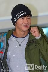 组图：温流李玟雨加盟《丛林的法则》远赴巴西