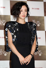 高清组图：韩星权相佑(权相宇)郑丽苑新片《疼痛》媒体首映