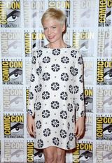 组图：米歇尔和库尼斯刚柔并济搭配亮相漫展