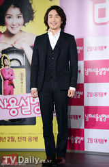 组图：李诗英携《想你》警官吴政世宣传新片