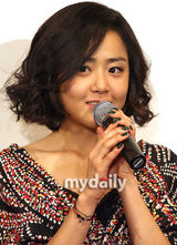 幻灯图：文根英严基俊出席《Closer》新闻发布会